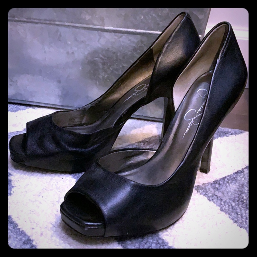 Jessica Simpson cut out high heels 👠